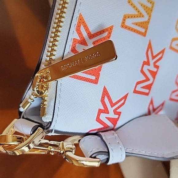 Michael Kors Jet Set Travel White Crossbody Signature Print Set - Picture 6 of 15